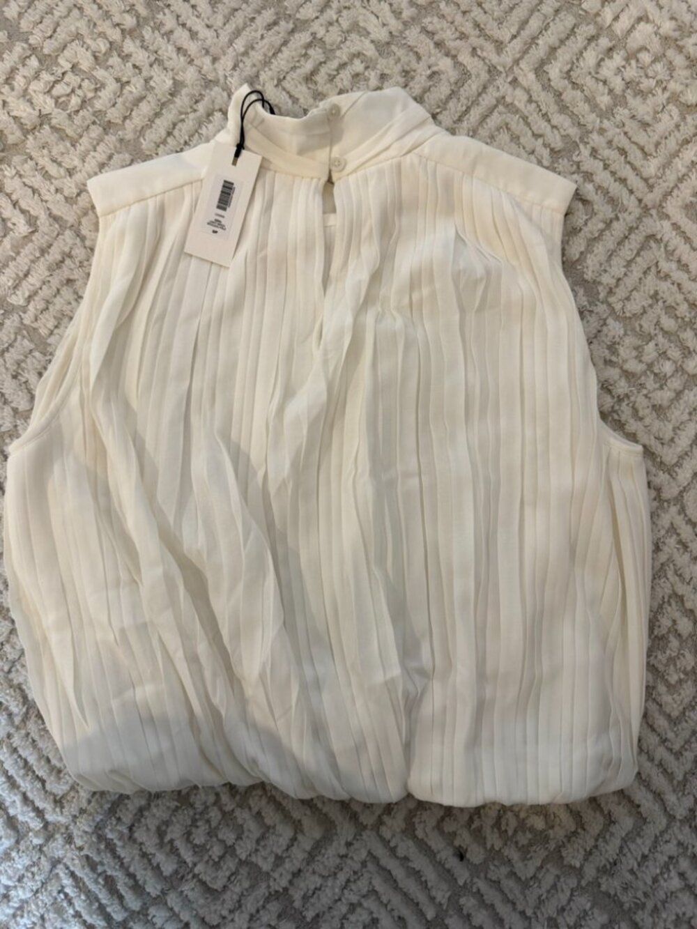 NWT Babaton Aritzia Ezra Pleated Sleeveless Top Cream S - Picture 2 of 2